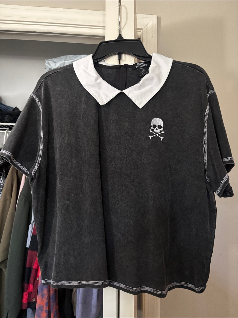 New Black Washed Skull Top with White Collar